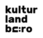 Logo des Kulturlandbüro. Das Wort in drei Zeilen geteilt nach kultur land büro, wobei das ü auf der Seite liegt.